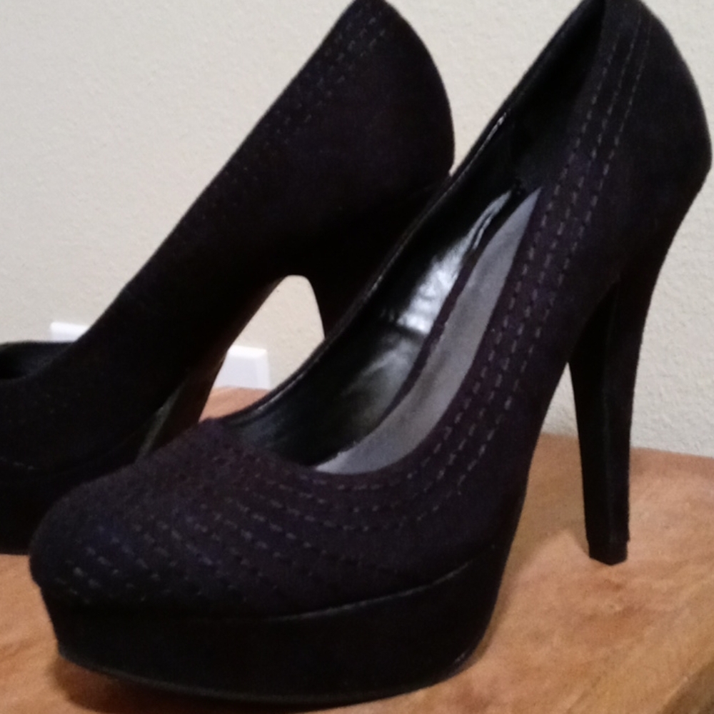 Mia 5" Black Heels Size 8